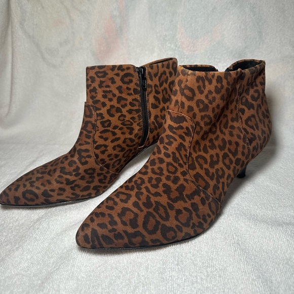 Clarks Shoes - Clarks Brown Leopard Ankle Kitten Pointed Toe Heel Booties Size 7